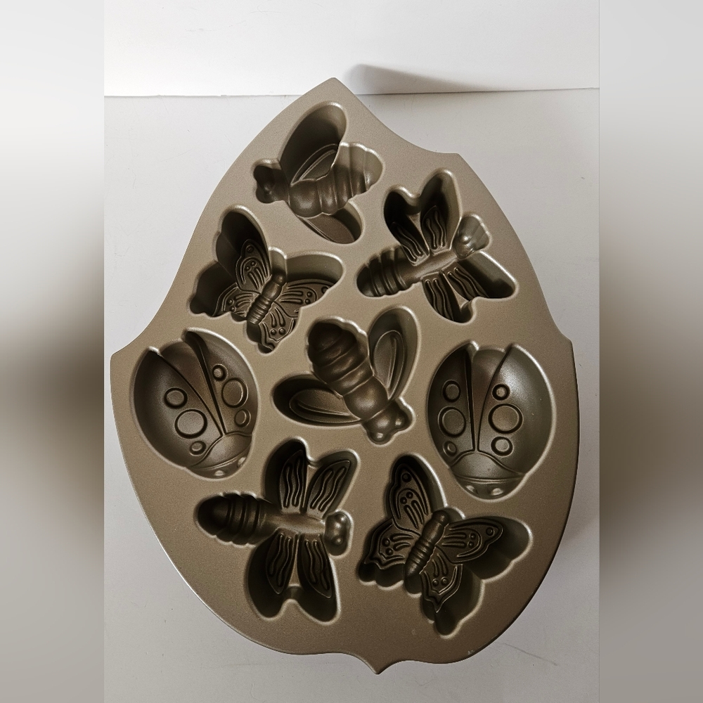 Nordic Ware Backyard Bugs Bake Ware